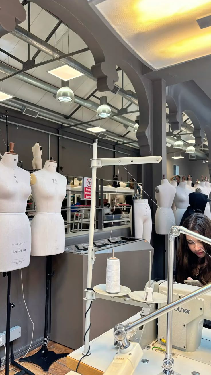 fashion_fashionschool_uni_fashiongoals_lovefashion_maniquin_school_college_598885e5-afe0-4d95-86e9-eaa6f746f752.jpg